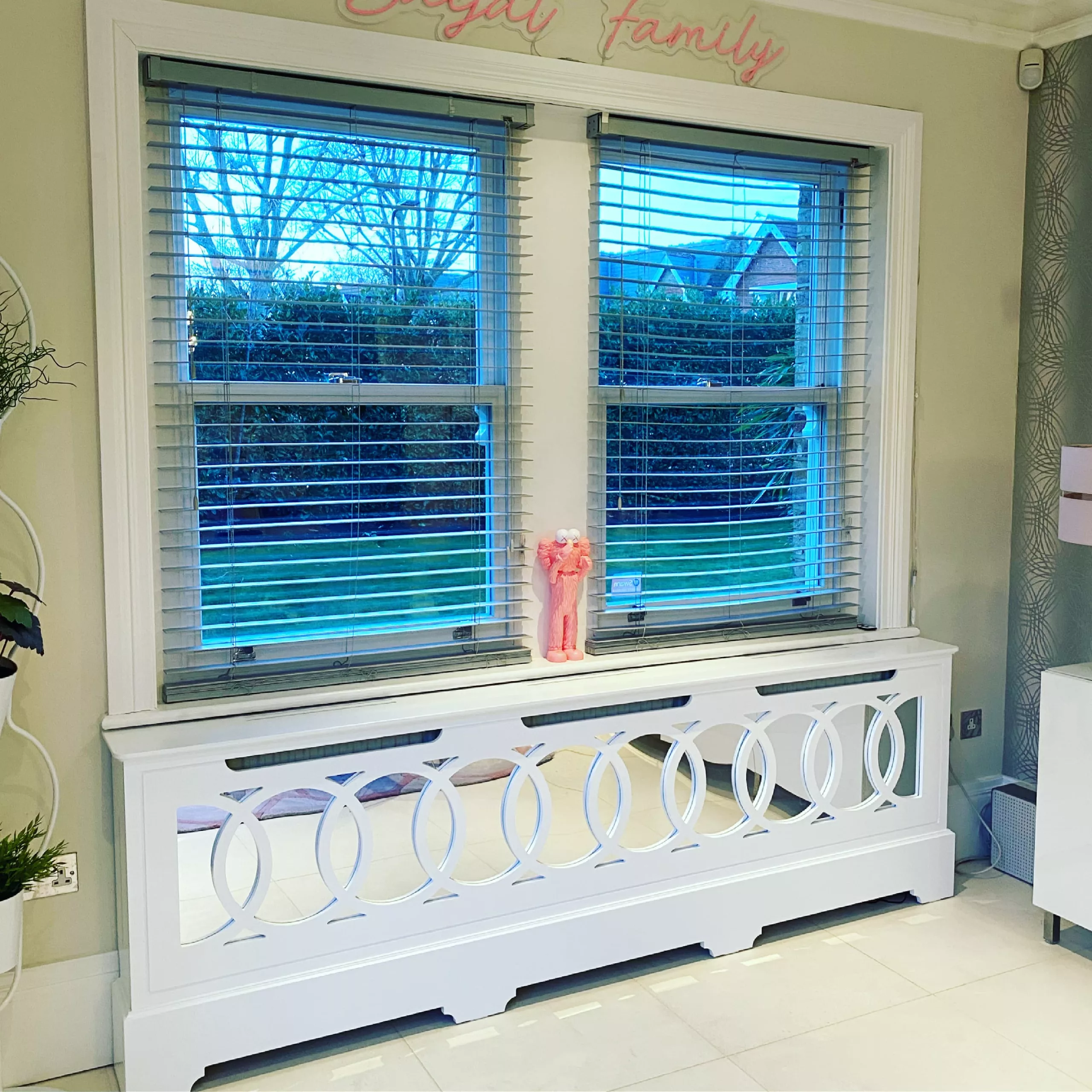 Interlocking Rings Standing Mirrored Radiator Cabinet - Image 7